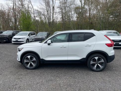 Used 2023 Volvo XC40 B5 Plus AWD/4WD image 9