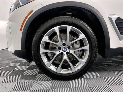 Used 2024 BMW X5 xDrive40i w/ Premium Package AWD/4WD image 8