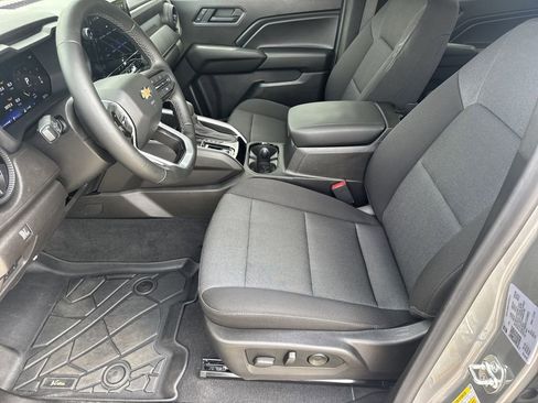 Used 2026 Chevrolet Colorado W/T w/ WT Custom Package RWD image 9