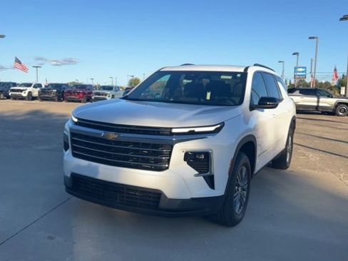 New 2026 Chevrolet Traverse LT w/ LPO, Floor Liner Package image 4