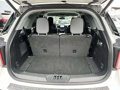 Used 2021 Ford Explorer Limited w/ Equipment Group 301A image 8