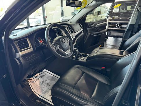Used 2016 Toyota Highlander XLE AWD/4WD image 9
