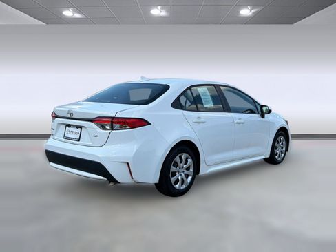 Used 2022 Toyota Corolla LE FWD image 9