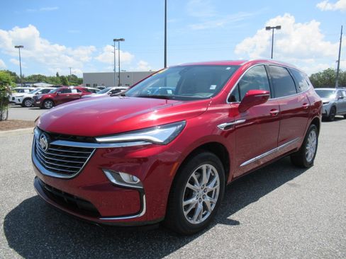 Used 2024 Buick Enclave Premium w/ Experience Buick Package FWD image 3