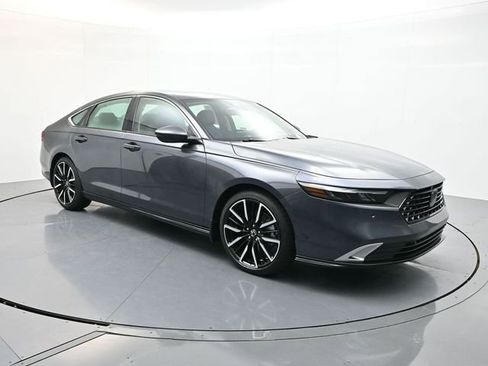 Used 2023 Honda Accord Touring image 3