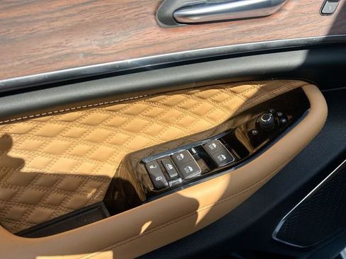 Used 2025 Jeep Grand Cherokee L Summit w/ Luxury Tech Group V image 17