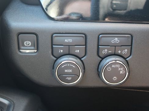 Used 2025 Chevrolet Silverado 1500 LT w/ Work Truck Package AWD/4WD image 40