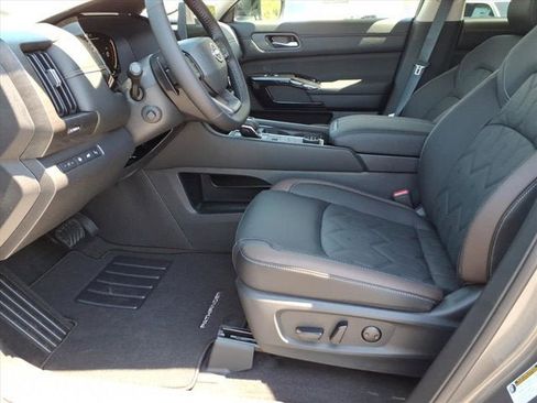 New 2026 Nissan Pathfinder Platinum w/ Cargo Package AWD/4WD image 5