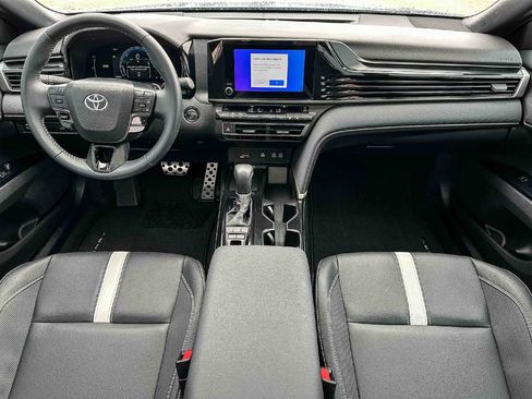 Used 2025 Toyota Camry SE w/ Convenience Package image 11