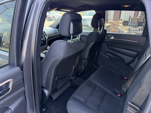 Used 2015 Jeep Grand Cherokee Laredo w/ Quick Order Package 23E RWD image 18