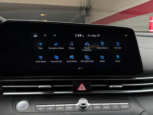 Used 2025 Hyundai Elantra Limited FWD image 31