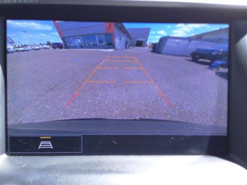 Used 2023 GMC Acadia SLT AWD/4WD image 15