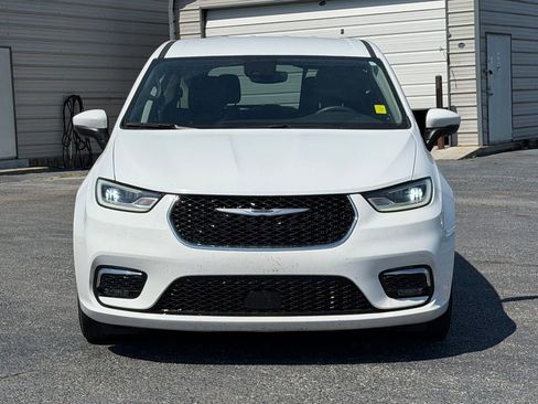 Used 2023 Chrysler Pacifica Touring-L FWD image 10