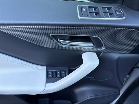 Used 2017 Jaguar F-PACE First Edition image 21