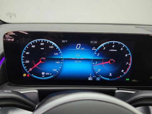 Used 2023 Mercedes-Benz GLB 250 image 9