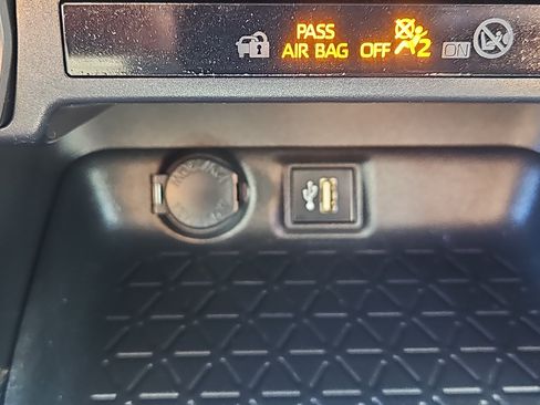 Used 2023 Toyota RAV4 LE AWD/4WD image 9