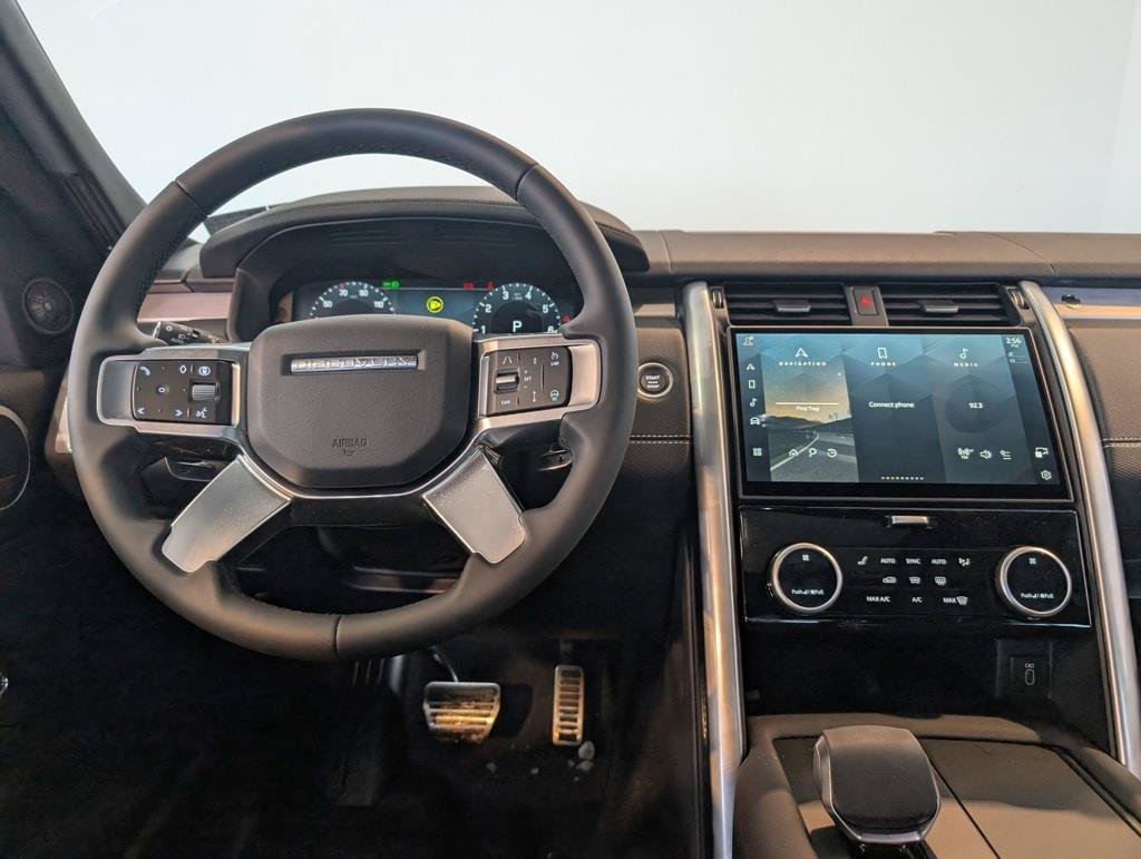 New 2026 Land Rover Discovery Limited Edition AWD/4WD image 14
