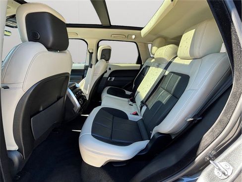 Used 2019 Land Rover Range Rover Sport HST image 41