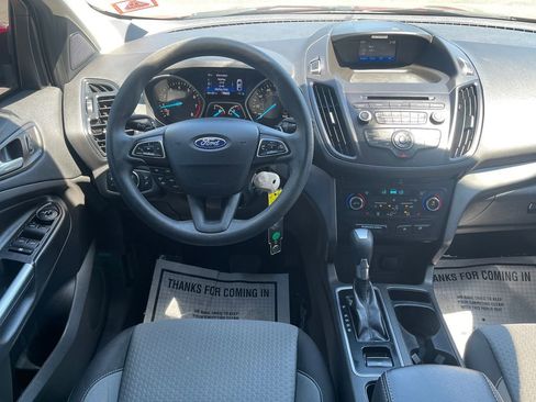 Used 2017 Ford Escape SE w/ SE Cold Weather Package AWD/4WD image 19