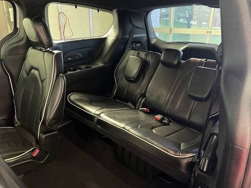 Certified 2023 Chrysler Pacifica Limited w/ Uconnect Theater Family Group FWD image 27