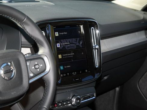 New 2025 Volvo XC40 B5 Plus w/ Climate Package image 13