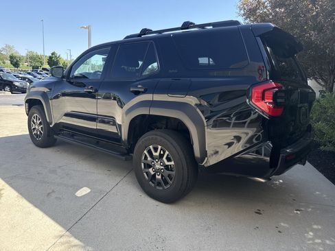 Used 2025 Toyota 4Runner SR5 image 7