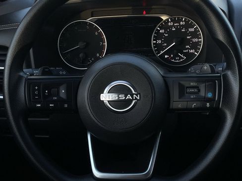 Used 2024 Nissan Rogue SV image 15