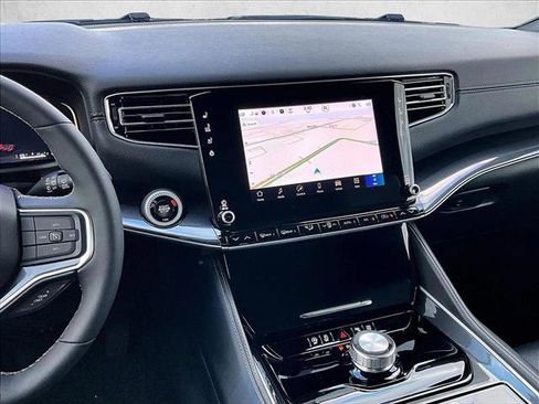 Used 2024 Jeep Wagoneer 2WD image 8