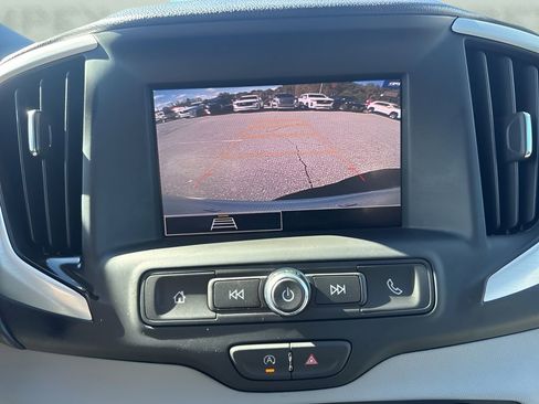 Used 2024 GMC Terrain SLE image 19