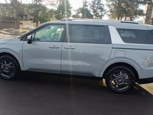 New 2026 Kia Carnival EX image 8