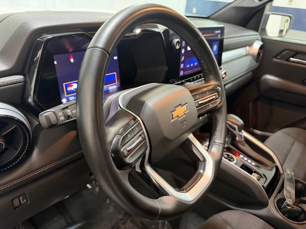 Used 2023 Chevrolet Colorado LT w/ LT Convenience Package II AWD/4WD image 20
