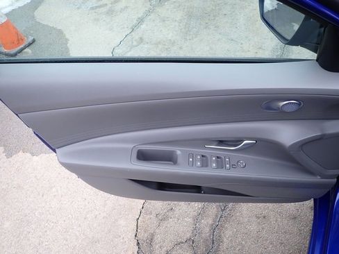 Used 2023 Hyundai Elantra SEL image 19