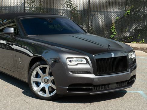 Used 2017 Rolls-Royce Dawn RWD image 30