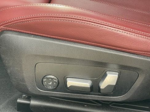 Used 2023 BMW 330i xDrive Sedan w/ Premium Package image 13