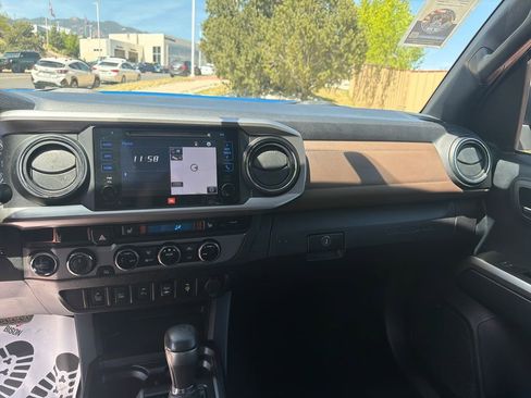 Used 2016 Toyota Tacoma Limited w/ Towing Package image 16