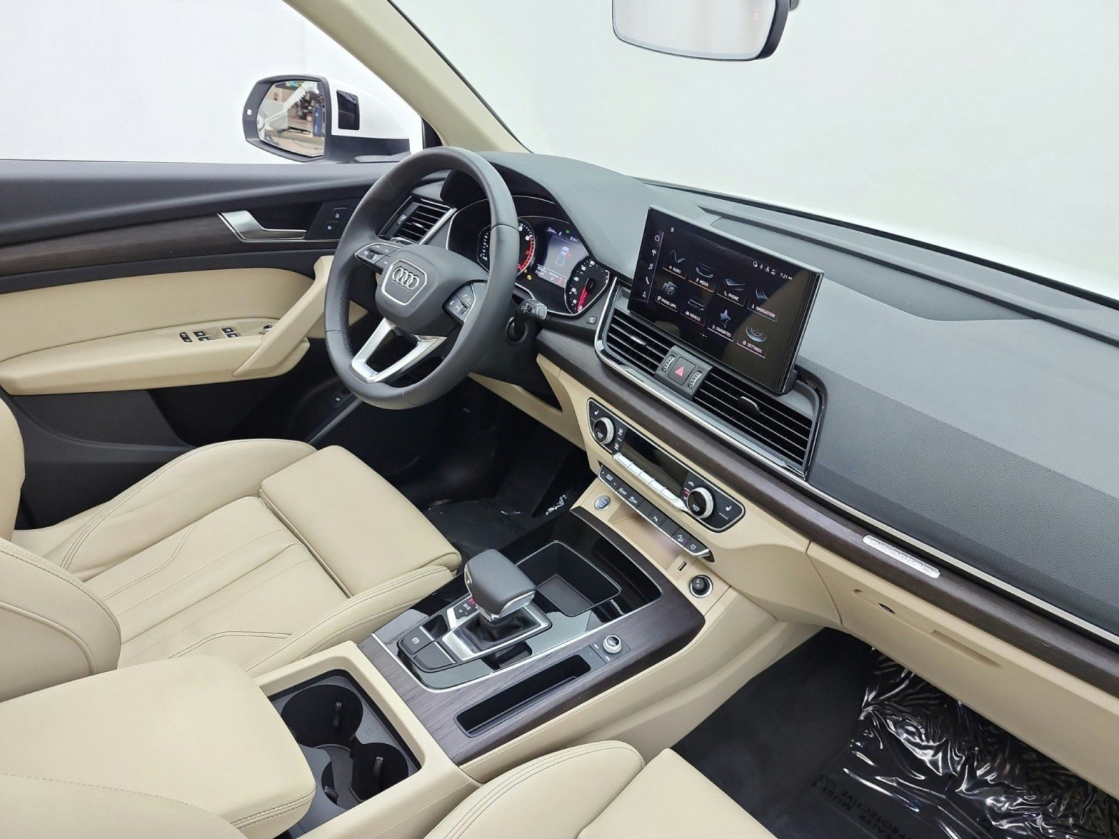 Used 2024 Audi Q5 2.0T Premium w/ Convenience Package AWD/4WD image 18