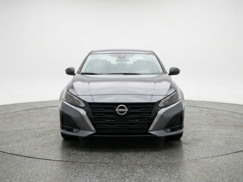 Used 2025 Nissan Altima 2.5 SV image 2