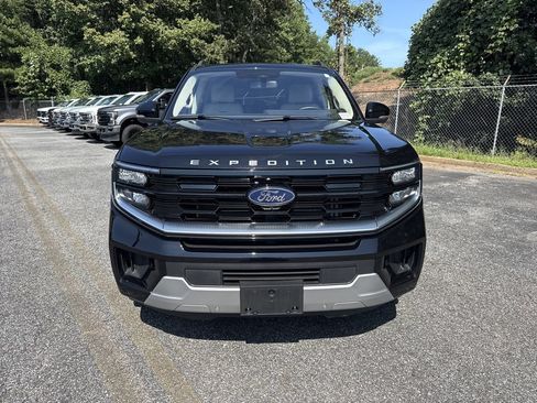 Used 2025 Ford Expedition Max Platinum w/ Driver's Package AWD/4WD image 2