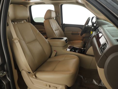 Used 2013 Chevrolet Suburban LTZ image 22