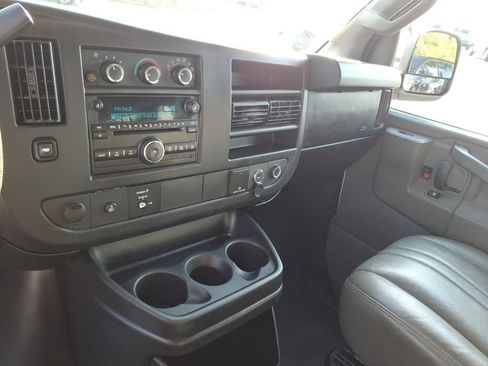Used 2016 Chevrolet Express 2500 RWD image 17
