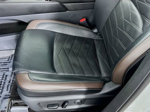 Used 2023 Nissan Pathfinder Platinum image 18