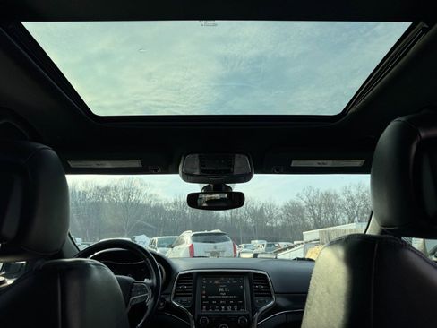 Used 2017 Jeep Grand Cherokee Limited w/ Luxury Group II image 22