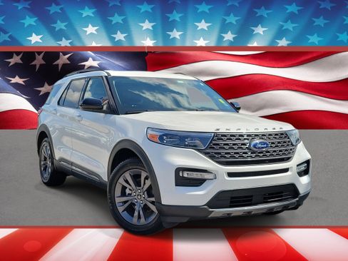 Certified 2022 Ford Explorer XLT w/ Equipment Group 202A RWD image 1