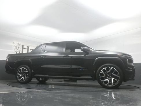 Used 2024 Chevrolet Silverado EV RST AWD/4WD image 2