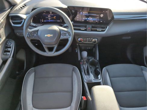 Used 2024 Chevrolet TrailBlazer LS FWD image 29