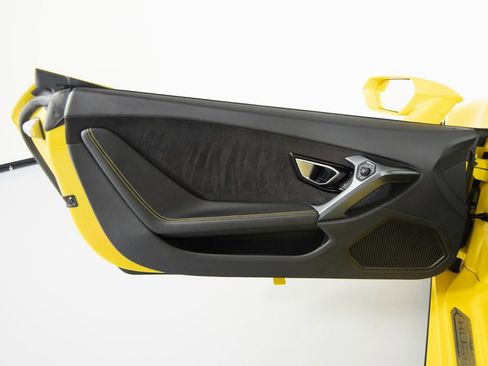 Used 2022 Lamborghini Huracan EVO image 11