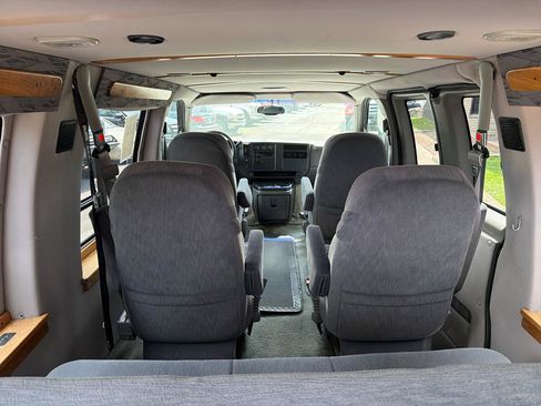 Used 2003 GMC Savana 1500 w/ Preferred Equipment Group 3 RWD image 18