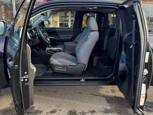 Used 2023 Toyota Tacoma SR5 image 5