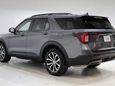 Used 2025 Ford Explorer ST-Line AWD/4WD image 5
