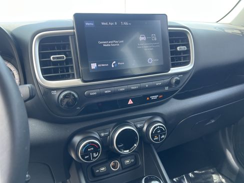 Used 2022 Hyundai Venue SEL FWD image 30